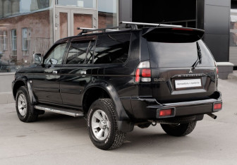 Подержанный автомобиль Mitsubishi Pajero Sport 2007 года (7 фото)