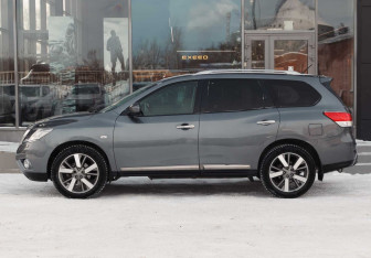 Подержанный автомобиль Nissan Pathfinder 2014 года (8 фото)