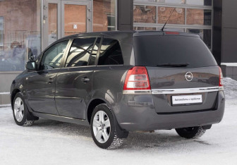 Подержанный автомобиль Opel Zafira Compactvan 2011 года (7 фото)