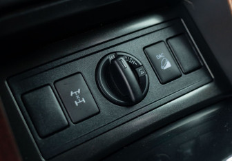 Подержанный автомобиль Toyota Land Cruiser Prado 2017 года (16 фото)