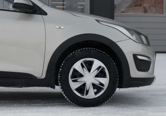 Подержанный автомобиль Kia Rio Hatchback 2019 года (9 фото)