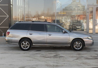 Подержанный автомобиль Nissan Avenir 2001 года (4 фото)