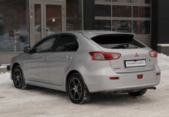 Подержанный автомобиль Mitsubishi Lancer Hatchback 2008 года (7 фото)