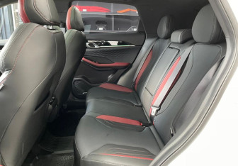 Подержанный автомобиль Geely Coolray 2023 года (14 фото)