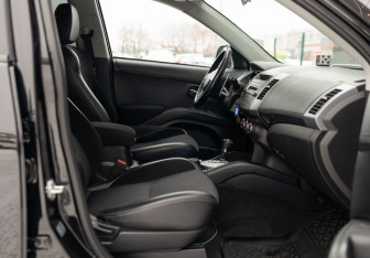 Подержанный автомобиль Peugeot 4007 2012 года (19 фото)