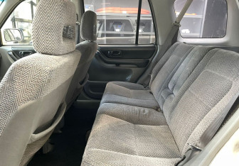 Подержанный автомобиль Honda CR-V 1998 года (10 фото)