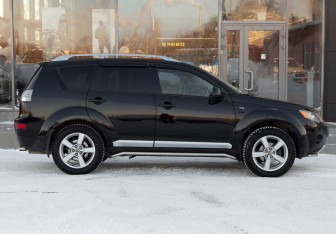 Подержанный автомобиль Mitsubishi Outlander 2007 года (4 фото)