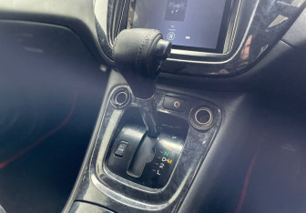 Подержанный автомобиль Toyota Kluger 2001 года (14 фото)