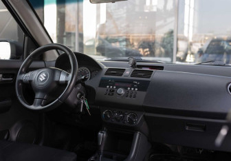 Подержанный автомобиль Suzuki Swift Hatchback 2009 года (10 фото)