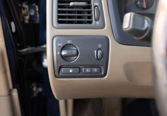 Подержанный автомобиль Volvo XC70 2001 года (16 фото)