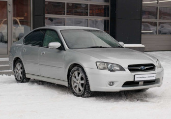 Подержанный автомобиль Subaru Legacy Sedan 2003 года (3 фото)