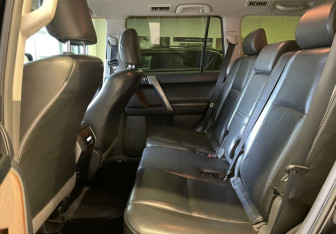 Подержанный автомобиль Toyota Land Cruiser Prado 2010 года (11 фото)