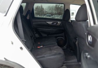 Подержанный автомобиль Nissan X-Trail 2016 года (19 фото)