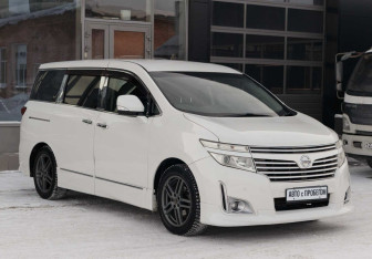 Подержанный автомобиль Nissan Elgrand 2011 года (3 фото)
