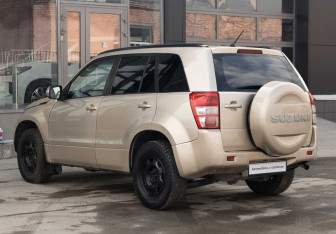 Подержанный автомобиль Suzuki Grand Vitara 2010 года (7 фото)