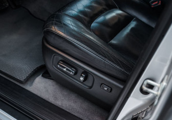 Подержанный автомобиль Toyota Land Cruiser Suv 2012 года (42 фото)