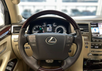 Подержанный автомобиль Lexus LX 2014 года (14 фото)