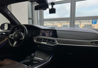 Подержанный автомобиль BMW X7 2019 года (25 фото)