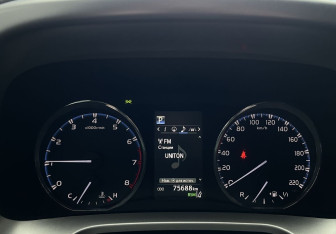 Подержанный автомобиль Toyota RAV4 2017 года (11 фото)