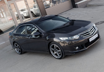 Подержанный автомобиль Honda Accord Sedan 2010 года (13 фото)