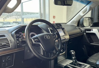 Подержанный автомобиль Toyota Land Cruiser Prado 2019 года (7 фото)