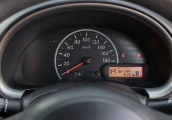 Подержанный автомобиль Nissan March Hatchback 2012 года (12 фото)