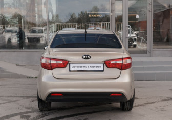 Подержанный автомобиль Kia Rio Sedan 2013 года (6 фото)
