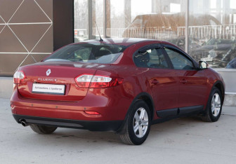Подержанный автомобиль Renault Fluence 2010 года (5 фото)