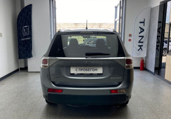 Подержанный автомобиль Mitsubishi Outlander 2012 года (5 фото)