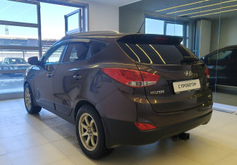 Подержанный автомобиль Hyundai ix35 2011 года (6 фото)