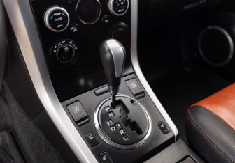 Подержанный автомобиль Suzuki Grand Vitara 2013 года (15 фото)