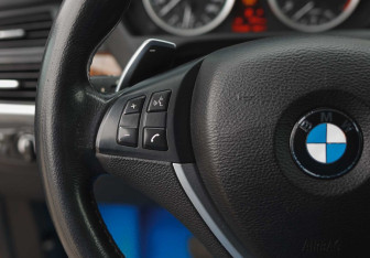Подержанный автомобиль BMW X6 2011 года (12 фото)