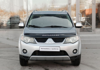 Подержанный автомобиль Mitsubishi Outlander 2008 года (2 фото)