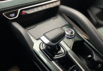 Подержанный автомобиль Geely Monjaro 2023 года (17 фото)