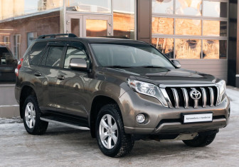 Подержанный автомобиль Toyota Land Cruiser Prado 2017 года (3 фото)