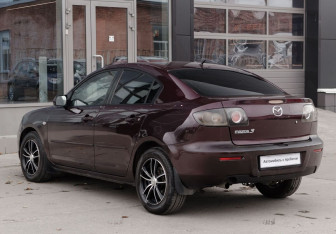 Подержанный автомобиль Mazda 3 Sedan 2007 года (7 фото)
