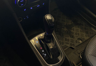 Подержанный автомобиль Hyundai Solaris Hatchback 2014 года (8 фото)