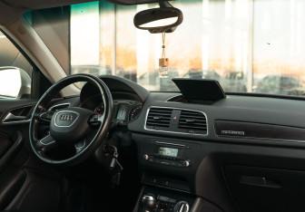 Подержанный автомобиль Audi Q3 2012 года (10 фото)