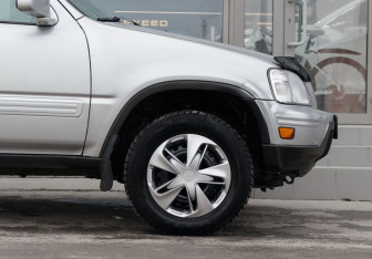 Подержанный автомобиль Honda CR-V 2001 года (9 фото)