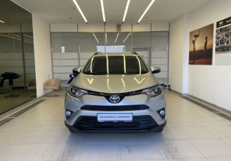 Подержанный автомобиль Toyota RAV4 2017 года (2 фото)