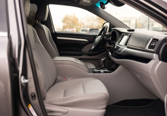 Подержанный автомобиль Toyota Highlander 2018 года (23 фото)