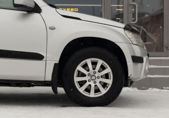 Подержанный автомобиль Suzuki Grand Vitara 2006 года (9 фото)