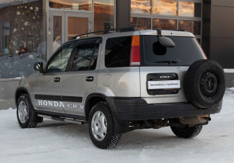Подержанный автомобиль Honda CR-V 1997 года (7 фото)