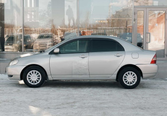 Подержанный автомобиль Toyota Corolla Sedan 2001 года (8 фото)