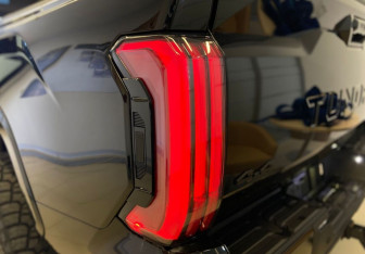 Подержанный автомобиль Toyota Tundra 2022 года (9 фото)