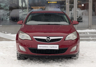 Подержанный автомобиль Opel Astra Hatchback 2011 года (2 фото)