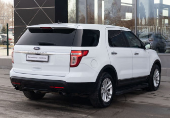Подержанный автомобиль Ford Explorer 2014 года (5 фото)