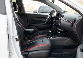 Подержанный автомобиль Kia Rio Sedan 2020 года (19 фото)