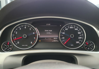 Подержанный автомобиль Volkswagen Touareg 2015 года (10 фото)
