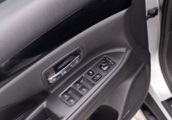 Подержанный автомобиль Mitsubishi Outlander 2019 года (18 фото)